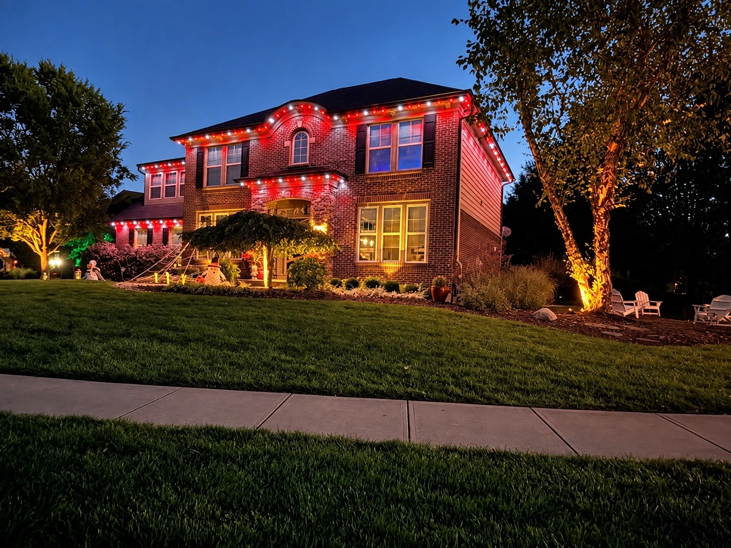 Seasonal roofline colors and orange tree lights for Halloween